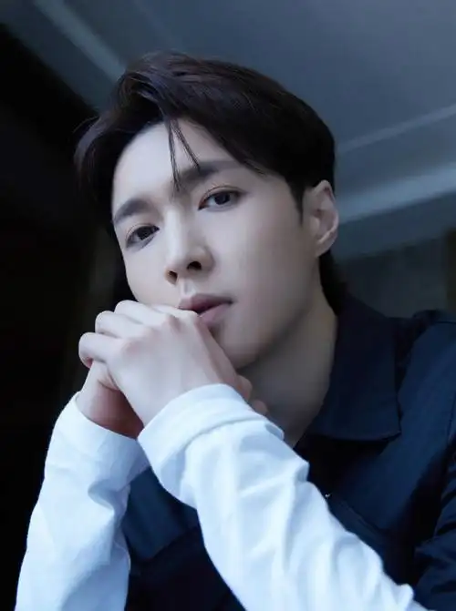 2021张艺兴碧欧泉昆明线下见面会_高清图片大全-爱豆app