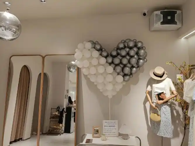 女装店开业室内气球布置