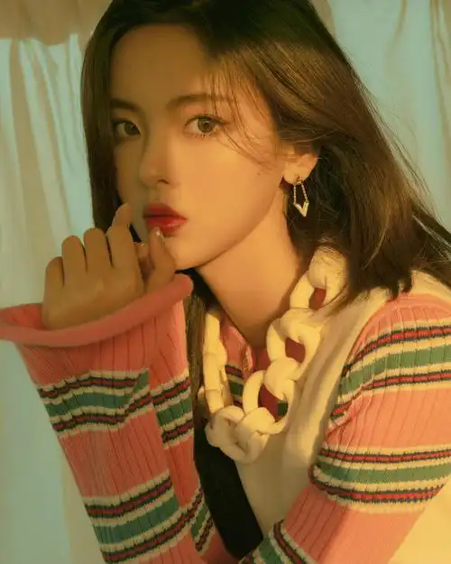 杨超越暮光公路大片释出