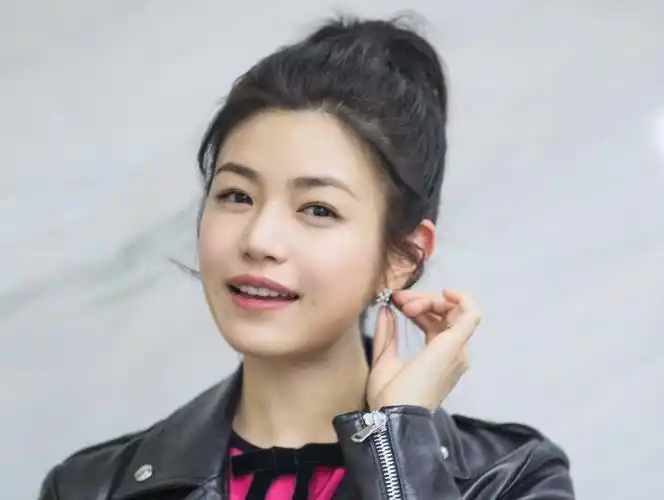 陈妍希《快乐大本营》甜笑奶音全方位逆龄生长