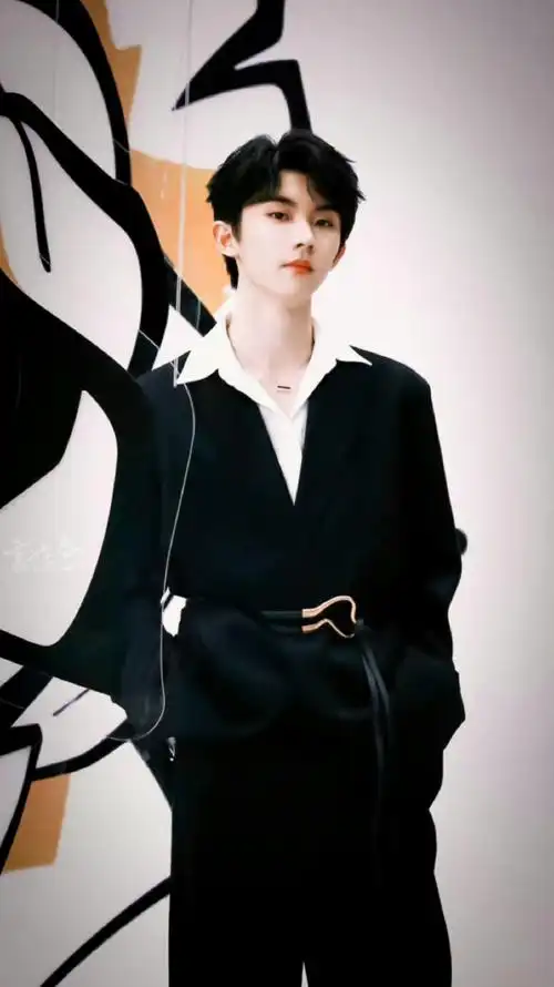 马嘉祺我们的歌##马嘉祺黑色西装随拍