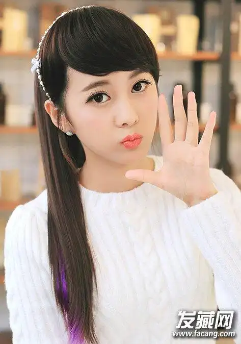 甜美显乖巧的韩式斜刘海发型图片