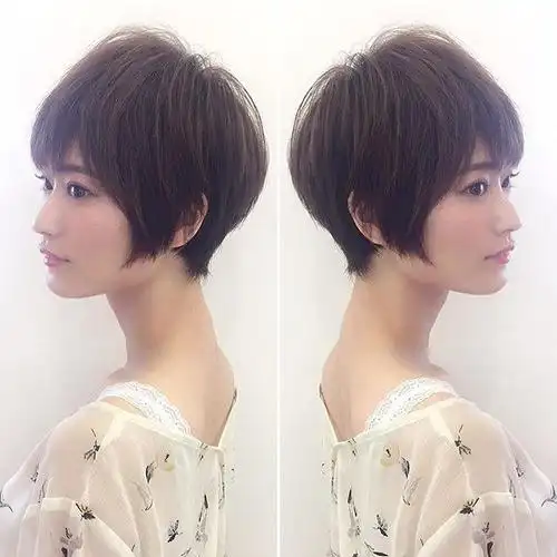 生娃之后别留长发,剪这样的短发不用打理也很好看