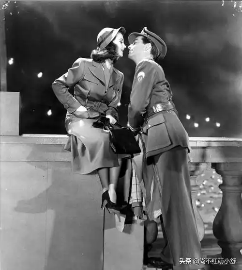 费雯丽和赫本谁漂亮(费雯丽的美貌倾城不输赫本)_金纳莱网