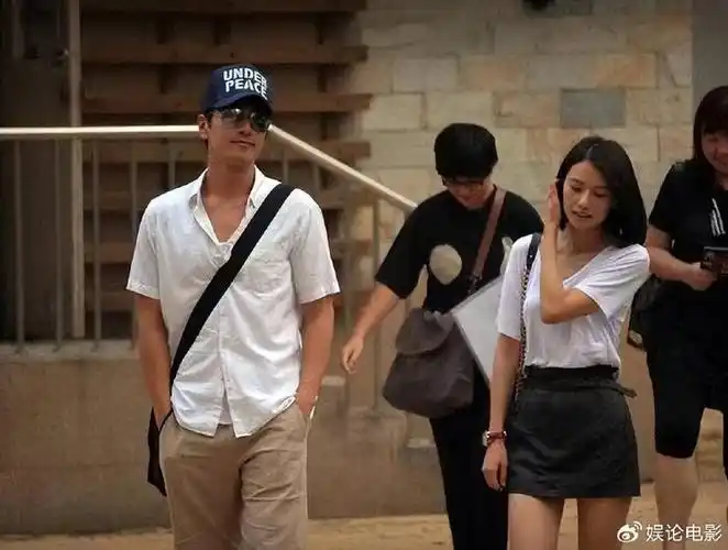 赵又廷高圆圆陪女儿骑单车,非常的尽心尽责,对女儿宠爱翻倍|赵又廷