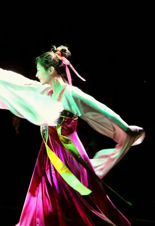 汉代宫女翩翩起舞