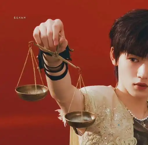 时代少年团新专辑主打曲朱雀mv#宋亚轩镜头狙击96无死角的帅气,每