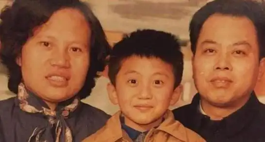 回顾邓超家庭背景原来邓超的亲生父亲是他难怪孙俪一心要嫁他