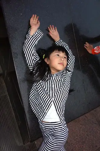 她记录七八岁孩童最天真烂漫的时光,连哭起来都那么可爱