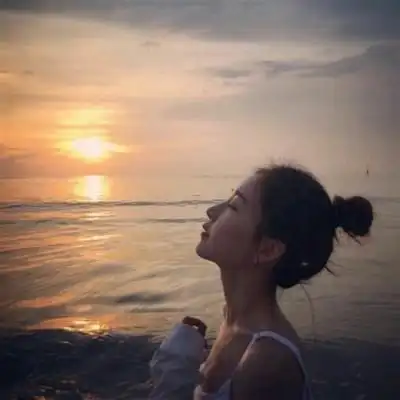 淡淡伤感唯美意境女生头像