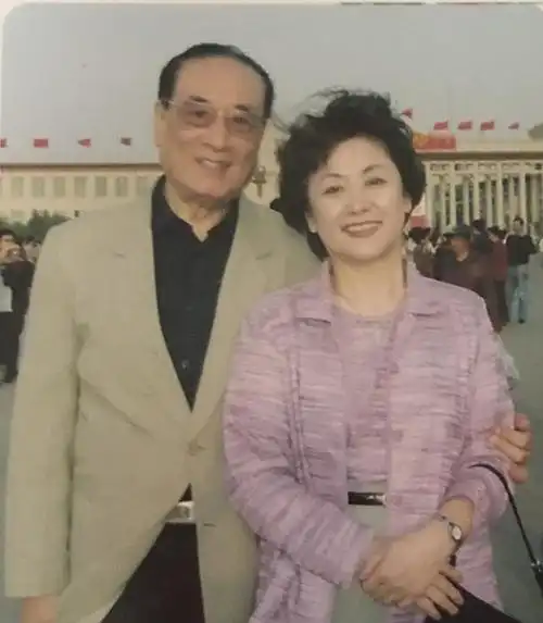 高山英子眼里噙满了激动的泪花:"庞老师,您还记得10年前分别时您对我