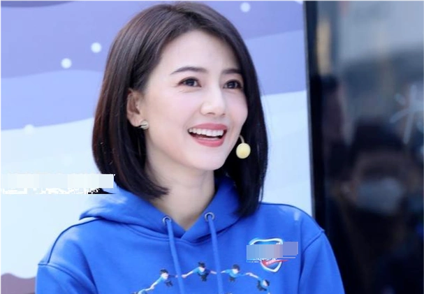 41岁高圆圆活动宣传生图曝光,短发气质绝美