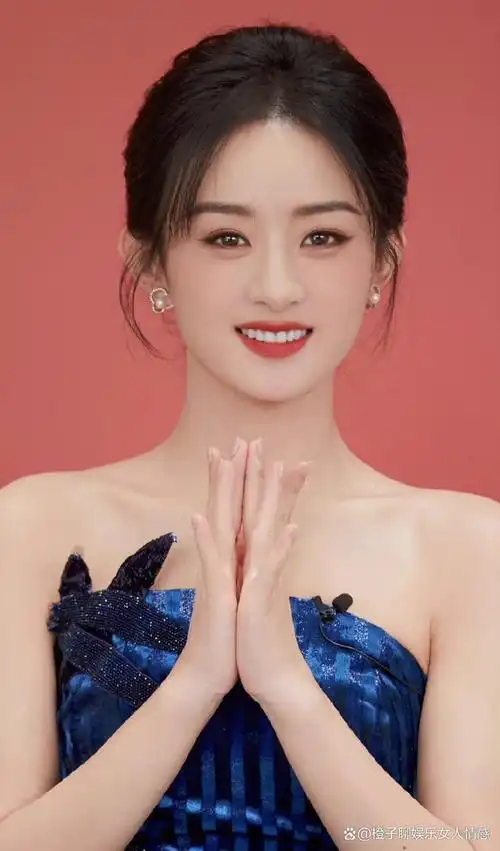 赵丽颖是一位中国女演员,以她的清纯可爱和精湛演技,赢得了很多观众和