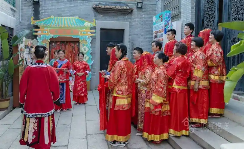 这样的中式婚礼仪式太喜庆了,你还会迷恋西式的?_新人