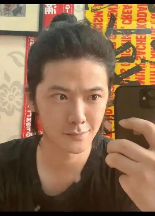 男生长发武士头