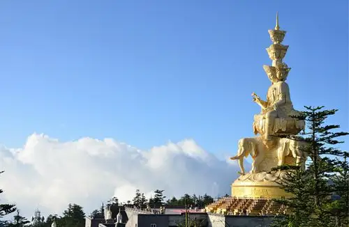 乐山周末周边旅游好去处之峨眉山金顶每天欣赏到这多变的景色