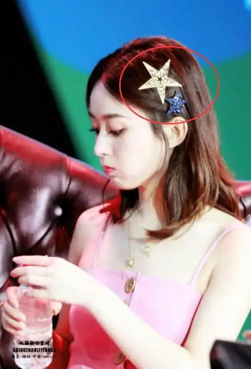 有一种发卡叫做赵丽颖的发卡,各种图形美出天际,别人一戴准丑!