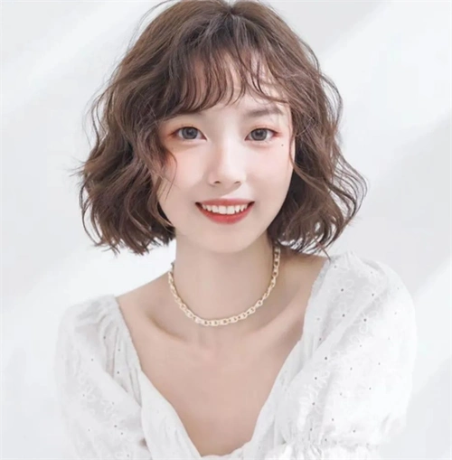 一卷就上瘾的短发 洋气短卷发范本_女生卷发 - 美发站