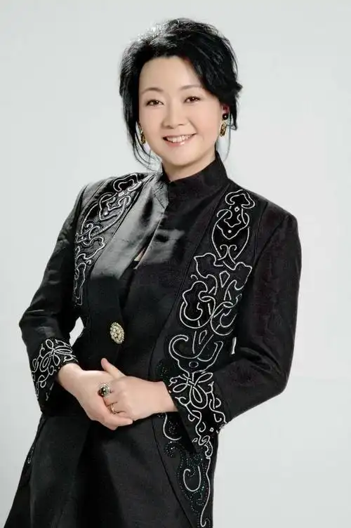 萨日娜:出道25年0绯闻,与老公互相扶持恩爱如初