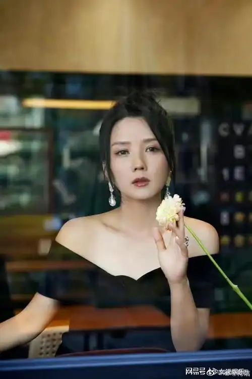 何洁终于减肥成功晒近照瘦了一大圈还发文宣布减肥成功