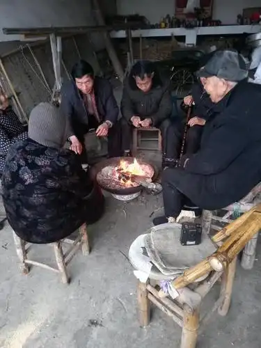 围炉烤火