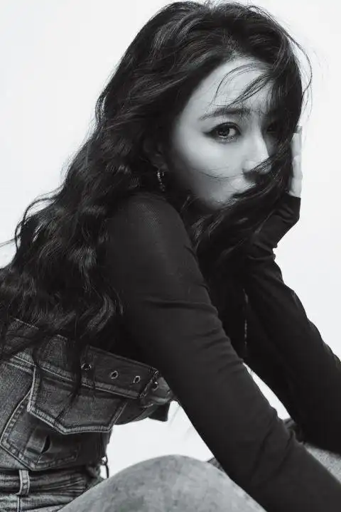 徐璐黑白酷帅大片释出 造型尽显飒爽干练