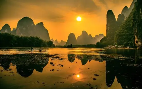 6667/5(3人评分)所属分类:自然与风景,日落和日出原图分辨率:2560x