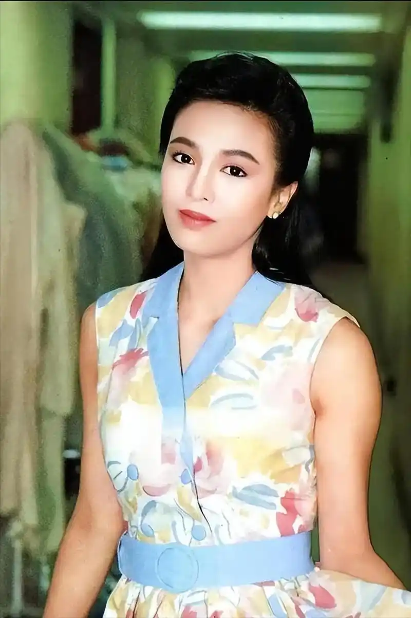 影后郑裕玲分手时把对方赶出豪宅如今的她证实周润发没说错