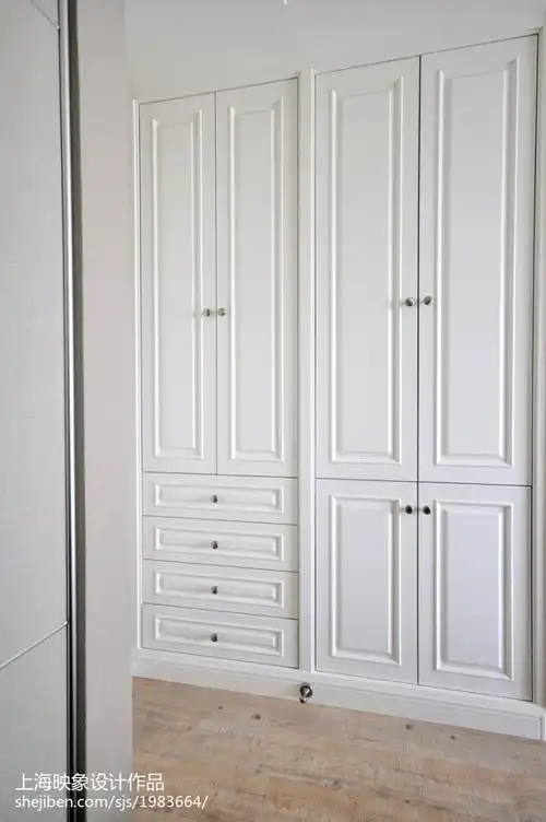 新美式风格整体衣柜柜门效果图