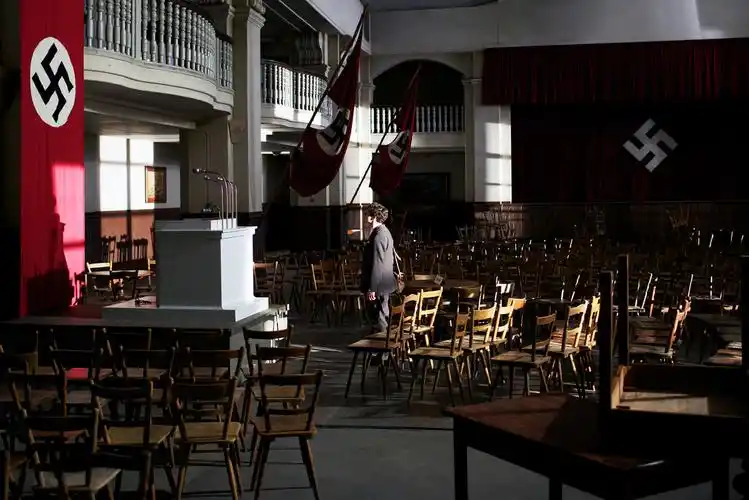 of ineffectual cowardice to the flashbacks, a stark contrast to