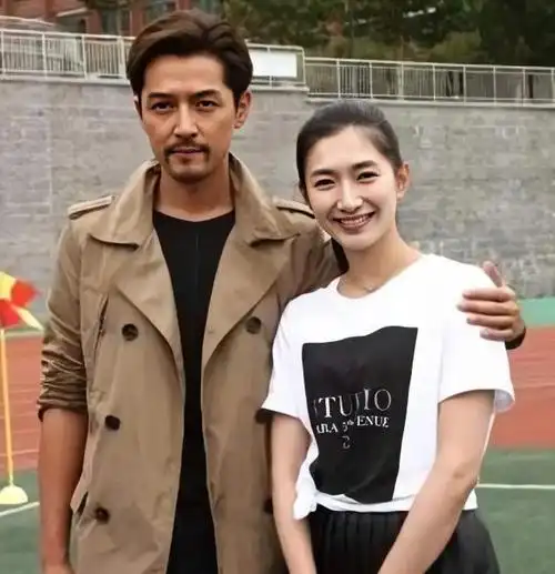 分手15年,再看薛佳凝对胡歌的态度,才明白为啥张译会把她夸上天