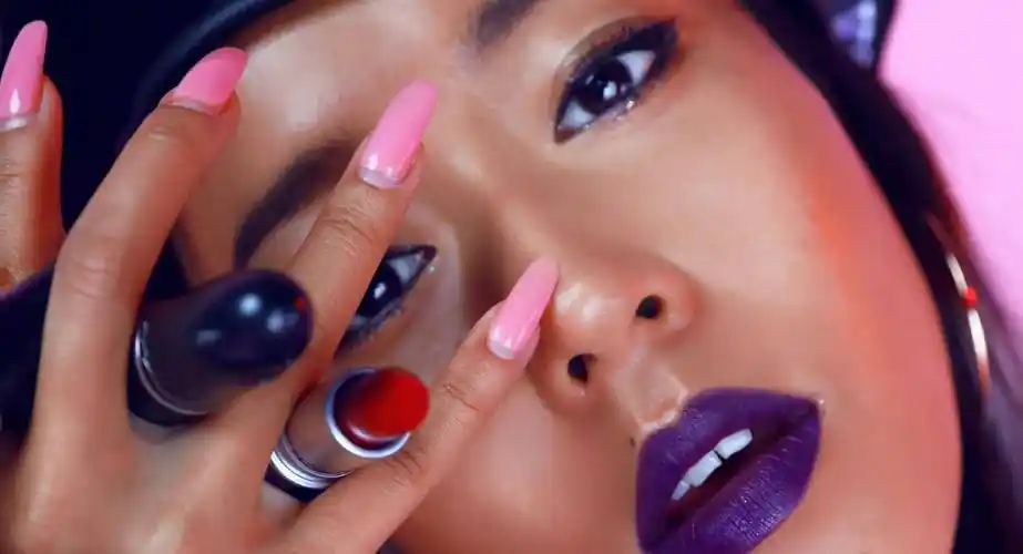 看黑美人吉克隽逸如何用口红点亮唇色脸不白肤色暗女生必看