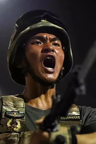 今天八一,致敬!中国军人!