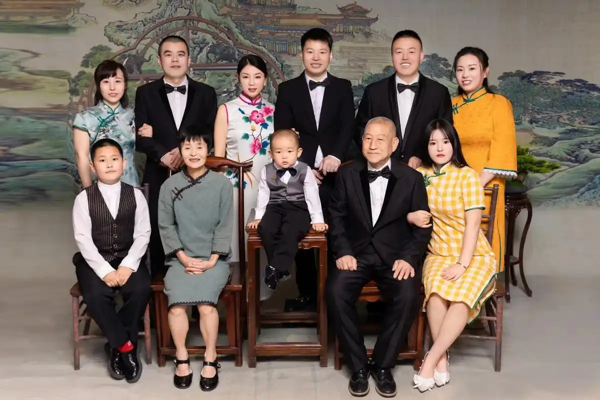 最美全家福照片 #相亲相爱的一家人欢聚一堂 #全家福 #一 - 抖音