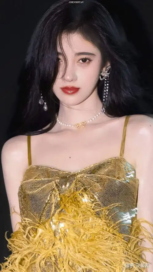 对整容的事情鞠婧祎本人并没有做出正面的回应,但也不攻自破了,甚至有