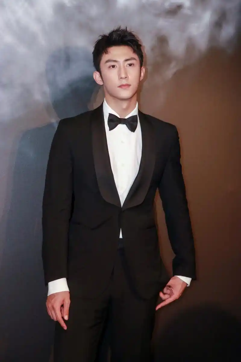 黄景瑜中文名:黄景瑜/英文名:jingyu huang/别名:鲸鱼/国籍:中国/星座