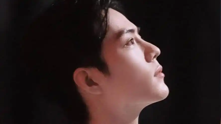 邻家男孩肖战时尚帅气阳光写真,高清壁纸图片,大陆明星-回车桌面