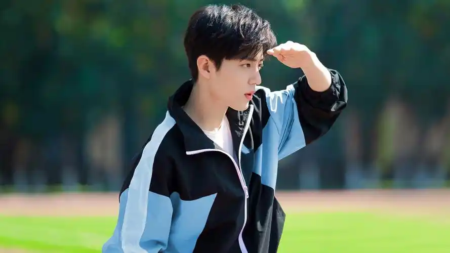 肖战有哪些好看的高清无水印图片(可以当壁纸的那种)? - 知乎