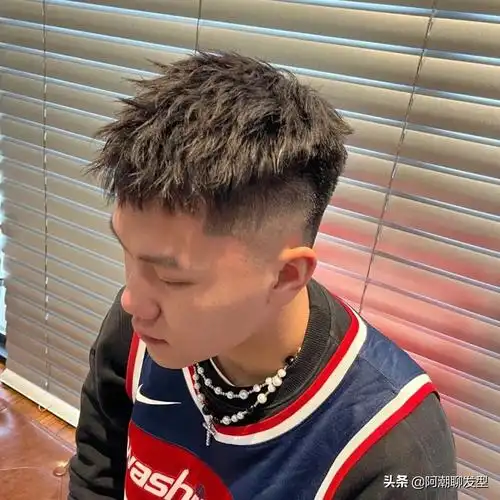 男生发型 短头发(男生短发发型名称大全图解)