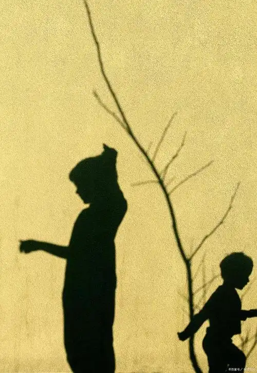 惊悚故事,晚上回宿舍,遇见会移动的影子!