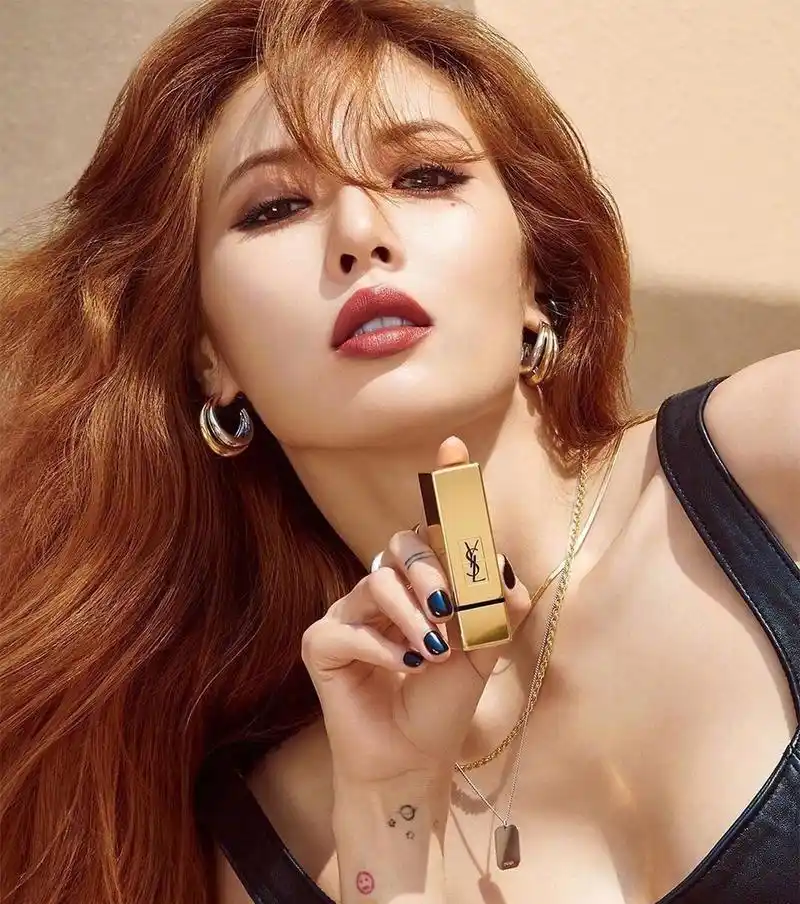 "小野马"泫雅太绝了!"内衣"外穿拍大片!这谁顶得住?