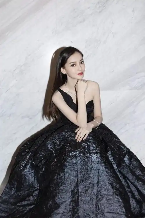 杨颖最新黑色礼服照曝光!美出了天际