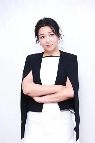 她曾有过三次恋情,现老公比靳东还帅,婚后被宠成公主_江珊