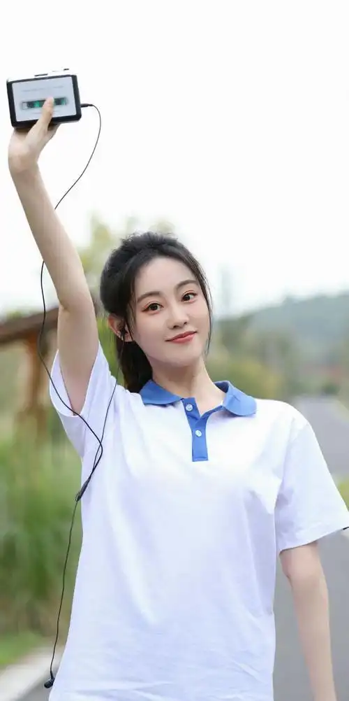 祝绪丹小清新造型,蓝白色校服高马尾,妥妥的初恋感校园剧女主|发型