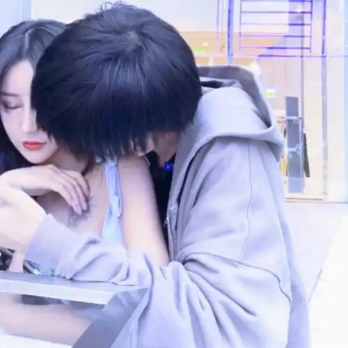 qq情侣头像霸气恩爱亲吻留住你的温暖