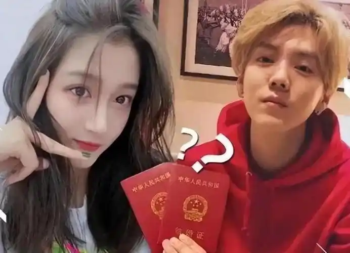 关晓彤鹿晗再度现身街头,男方小鸟依人如姐妹,关晓彤背奢侈包!