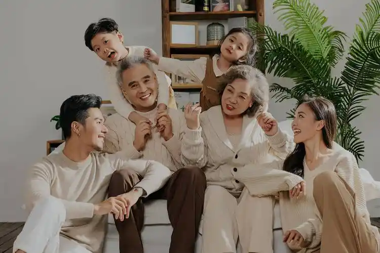 纪实照 | 记录一家人的温馨时光_家庭_照片_全家福