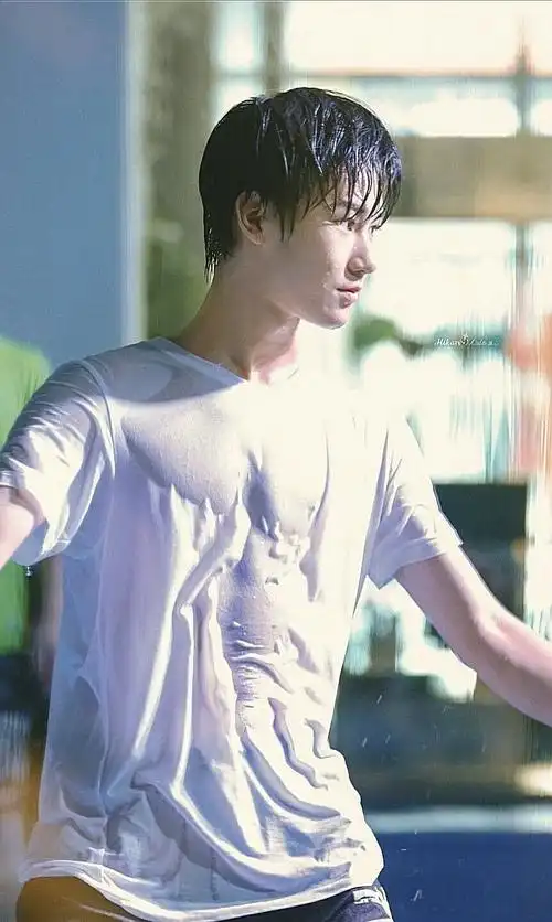 你的腹肌男友已上线