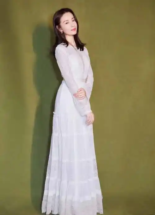 原创董洁这神仙颜值太吃香穿紫色长裙纯美温婉不敢相信40多岁