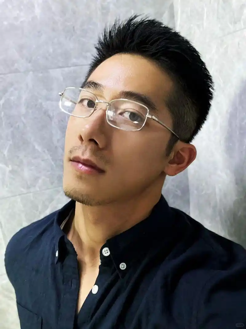 胡渣斯文大叔上线  光才是一切氛围感的源头